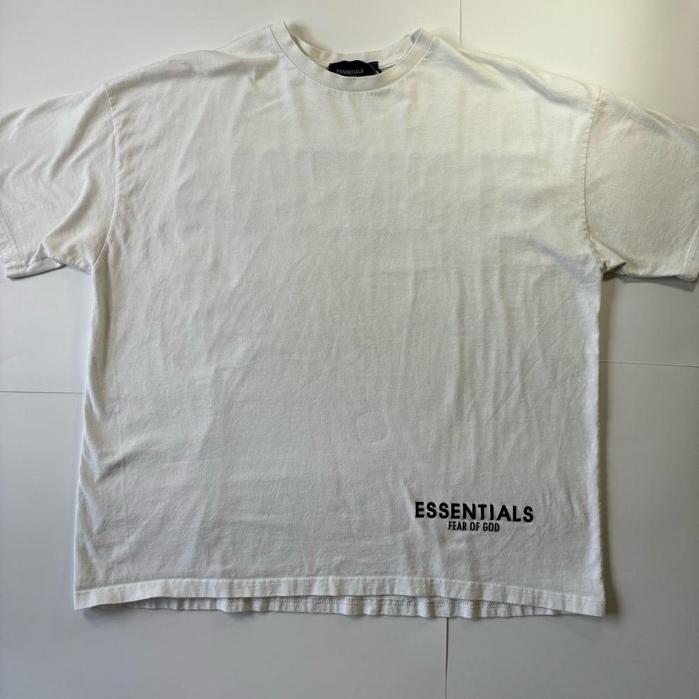 Essentials Men’s White short Slevee Tee size L